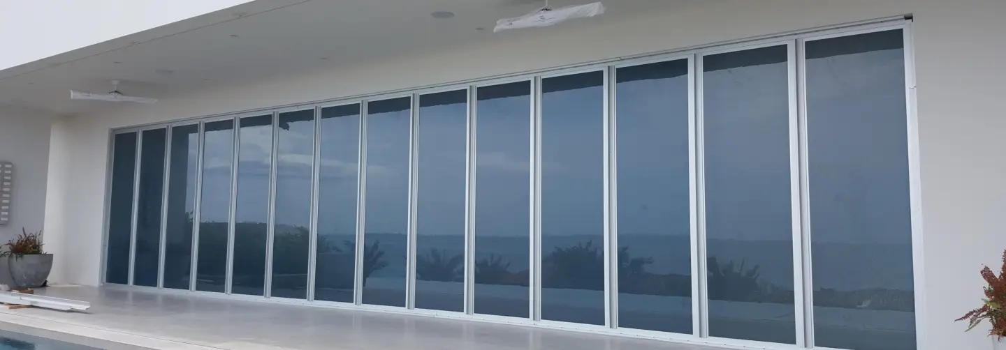 Stormpanel protección contra huracanes de ventanas, paneles y persianas de aluminio.