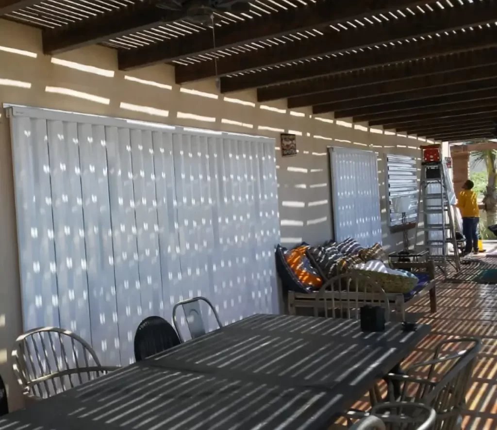 Sistema de Paneles de Tormenta BERTHA Stormpanel protección contra huracanes de ventanas, paneles y persianas de aluminio. Los Cabos BCS