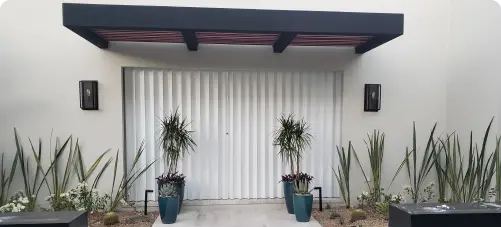 Sistema de Persiana en Acordeón Stormpanel protección contra huracanes de ventanas, paneles y persianas de aluminio. Los Cabos BCS