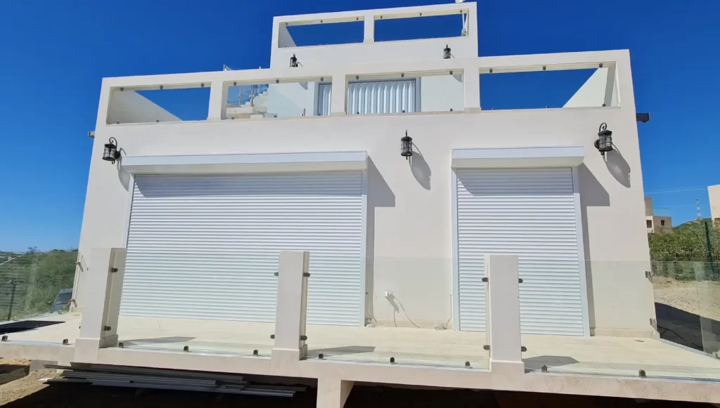 Sistemas de Persianas Enrollables Stormpanel protección contra huracanes de ventanas, paneles y persianas de aluminio. Los Cabos BCS
